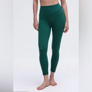Lululemon Wunder Under Nulu HR Tight 25”.